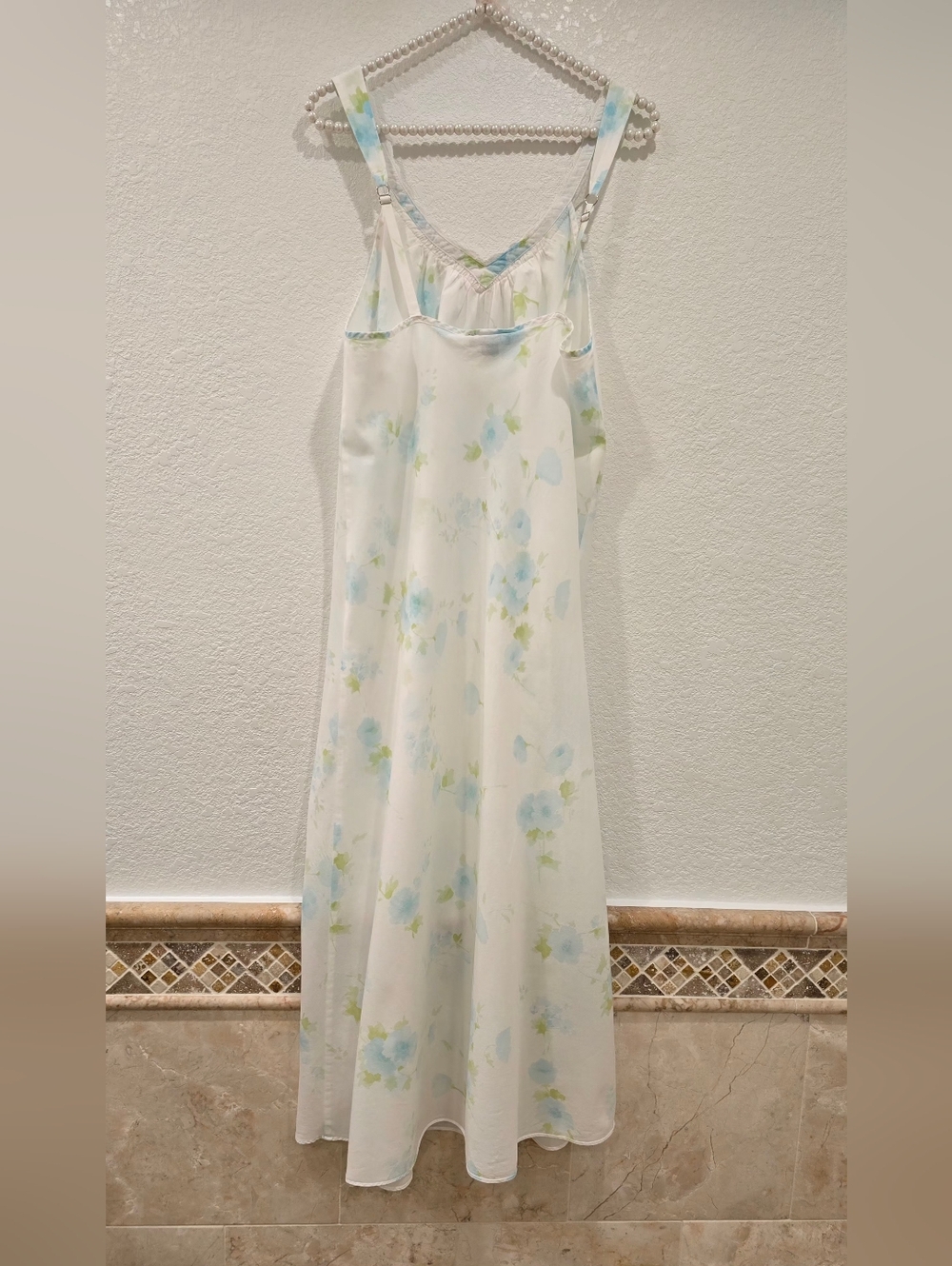 Jones New York Vintage 90s white Blue Floral cotton nightgown V-neckline lace M - Picture 3 of 5